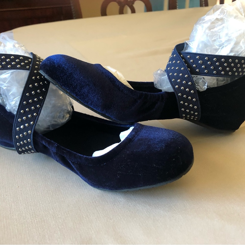 EUC Kenneth Cole Reaction Navy Velvet Studded Flats